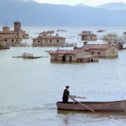 Περιγραφ:  Τριλογα Ι: Το Λιβδι που Δακρζει 