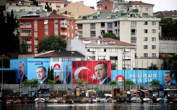 Το φετινό καλοκαίρι στην Πόλη χρωματίζεται αναπόφευκτα από τον θρίαμβο Ερντογάν στις προεδρικές εκλογές.