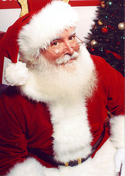http://upload.wikimedia.org/wikipedia/commons/thumb/4/49/Jonathan_G_Meath_portrays_Santa_Claus.jpg/250px-Jonathan_G_Meath_portrays_Santa_Claus.jpg