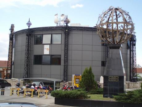 Περιγραφ: http://www.tvxs.gr/sites/default/files/imagecache/scale_span8/images/story/at.jpg