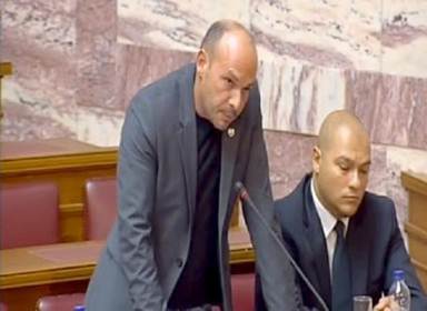 Με «επισκψεις» στα σχολεα απειλε η Χρυσ Αυγ ενψει 17ης Νομβρη!   