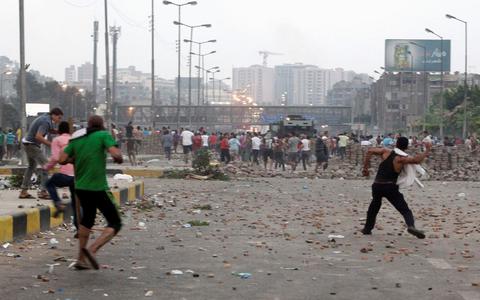 Βίαιες συγκρούσεις με 200 νεκρούς στην Αίγυπτο 