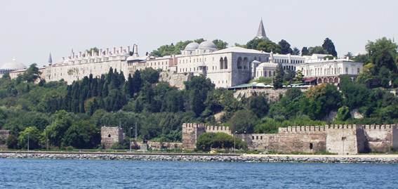 http://upload.wikimedia.org/wikipedia/commons/b/b2/Topkapi_Palace_Bosphorus_002.JPG