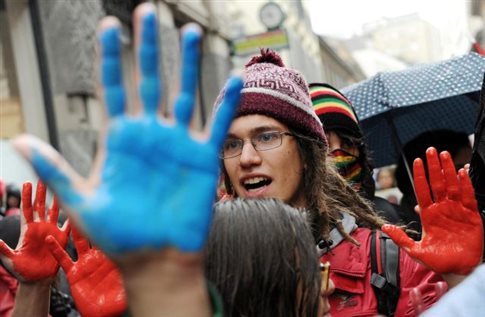 Μαθητές, φοιτητές και συνδικάτα κατά χιλιάδες στους δρόμους της Ιταλίας