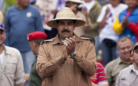 Ο πρεδρος Μαδορο κατηγορε την αντιπολτευση για υποκνηση των διαδηλσεων. Το διο εχε κνει και τον περασμνο Σεπτμβριο ταν το 70% της χρας βυθστηκε στο σκοτδι λγω βλβης στις γραμμς του ε